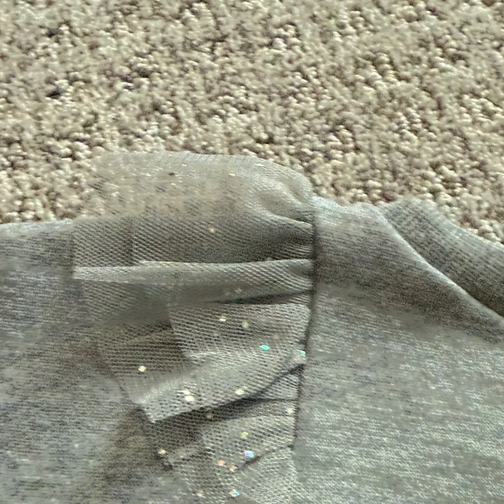 Carter's Ruffle Sweatshirt Grey Sparkle Size 2T Girls - Picture 8 of 9